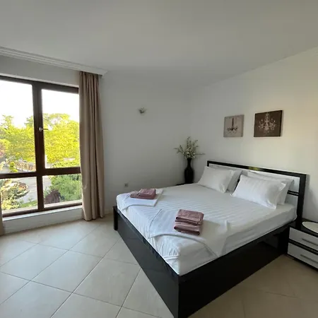 двуспални оазис бийч клуб *