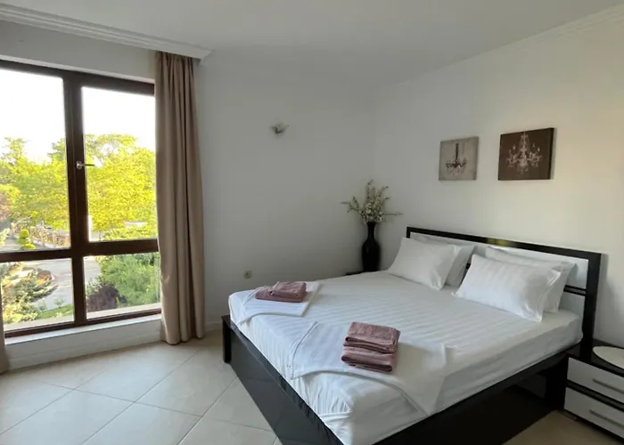 двуспални оазис бийч клуб *